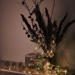 Guirlande lumineuse en verre.