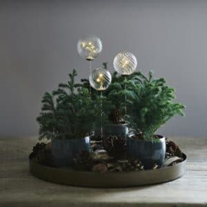 Trio de boules lumineuses.